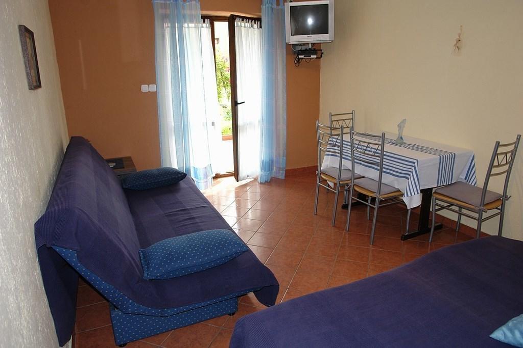 2 Bedroom Amazing Apartment In Crikvenica Room photo