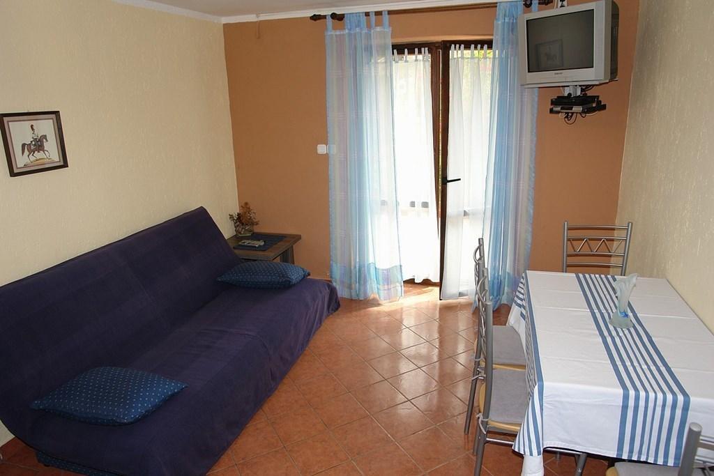 2 Bedroom Amazing Apartment In Crikvenica Room photo