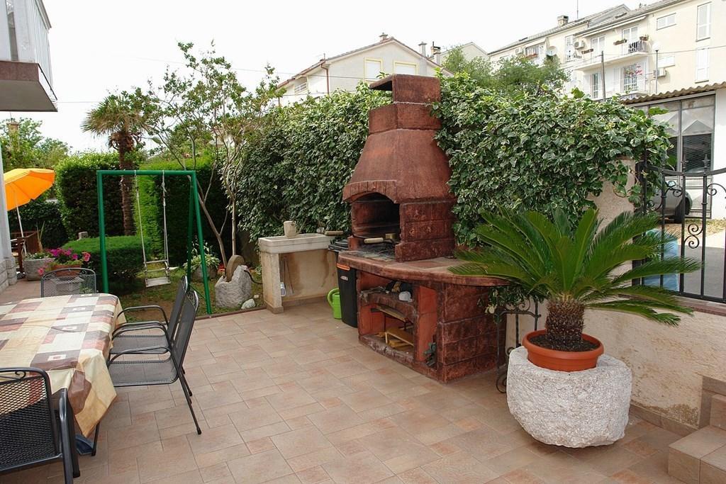 2 Bedroom Amazing Apartment In Crikvenica Room photo